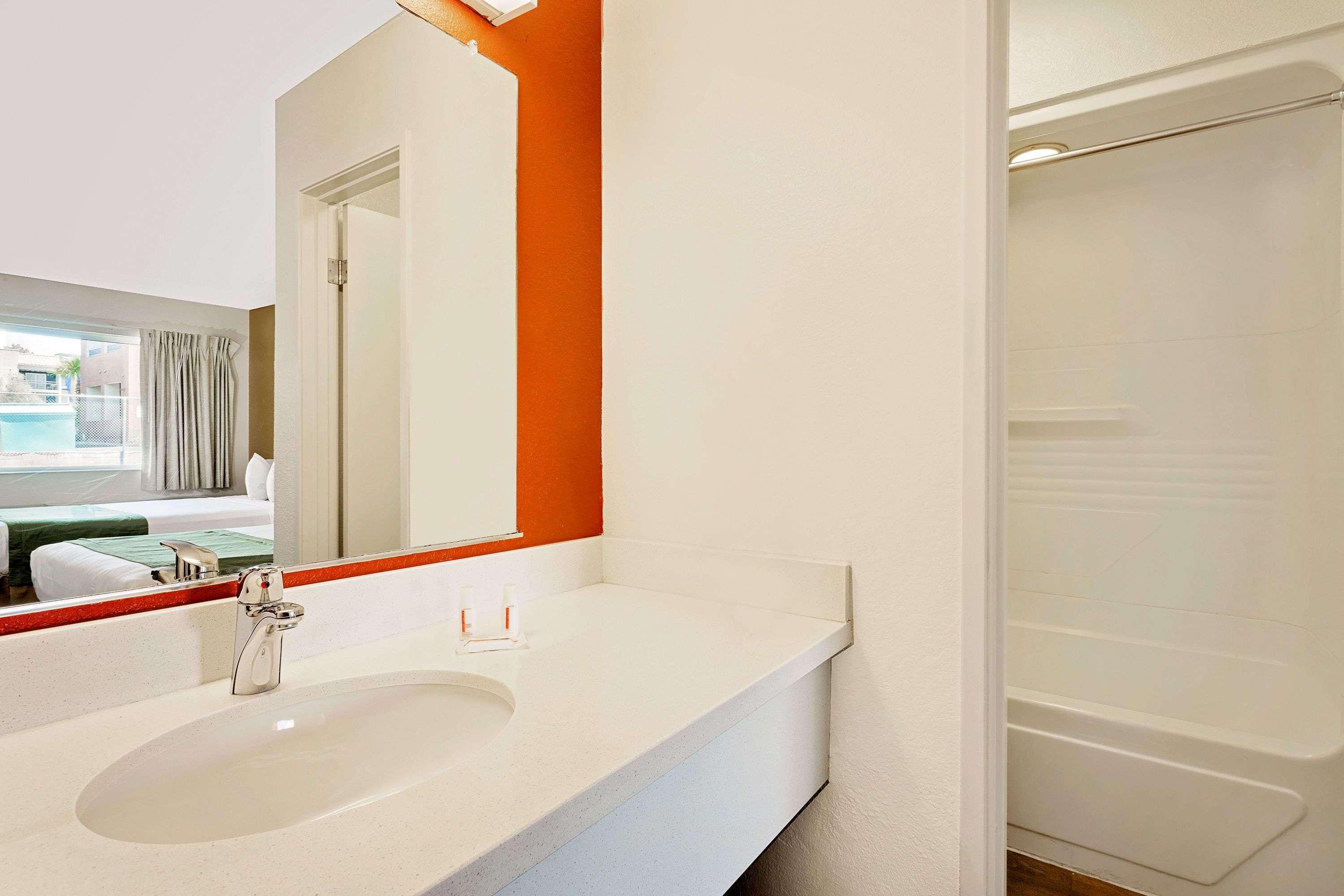 Howard Johnson By Wyndham Las Vegas Near The Strip Ngoại thất bức ảnh