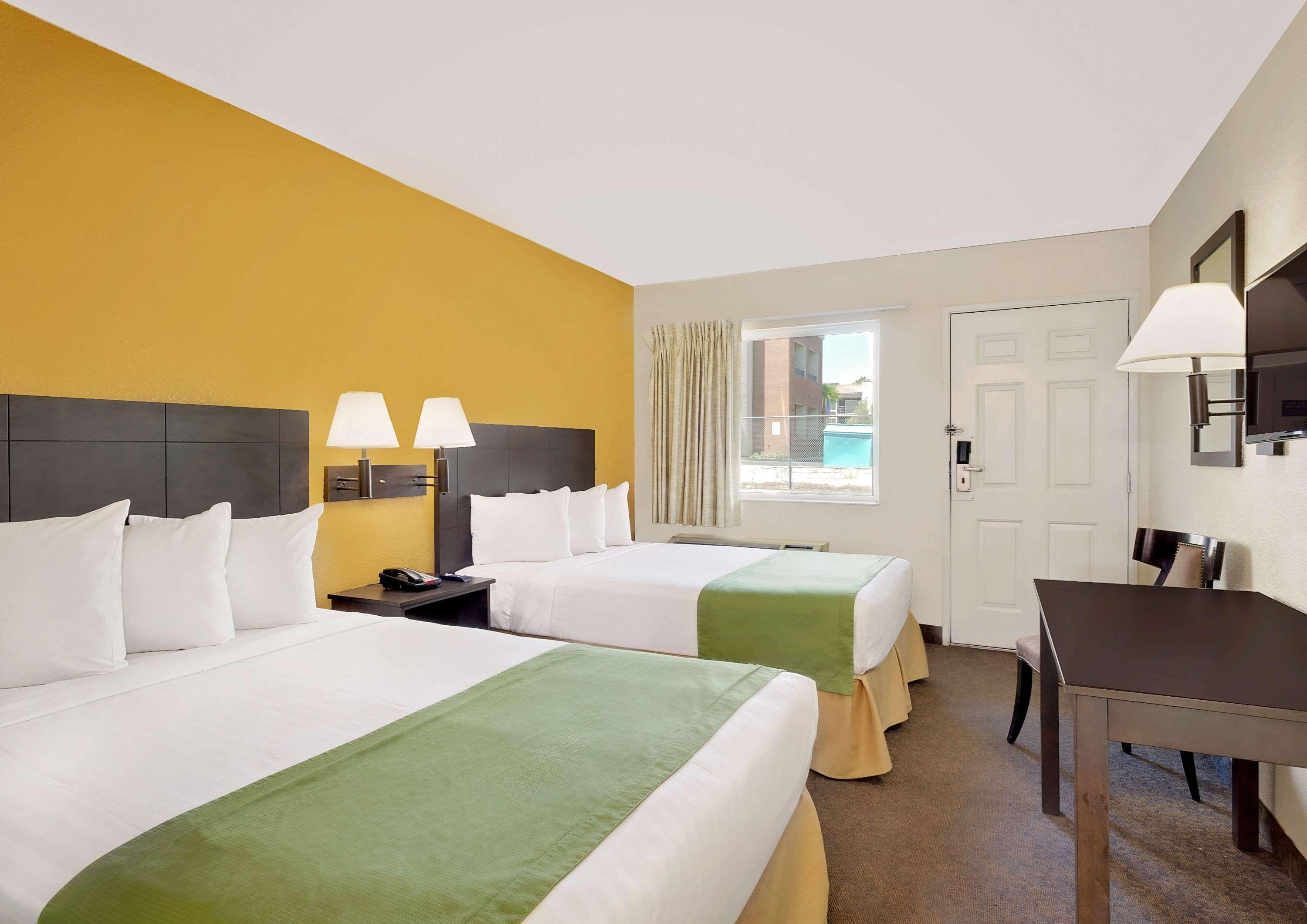 Howard Johnson By Wyndham Las Vegas Near The Strip Ngoại thất bức ảnh