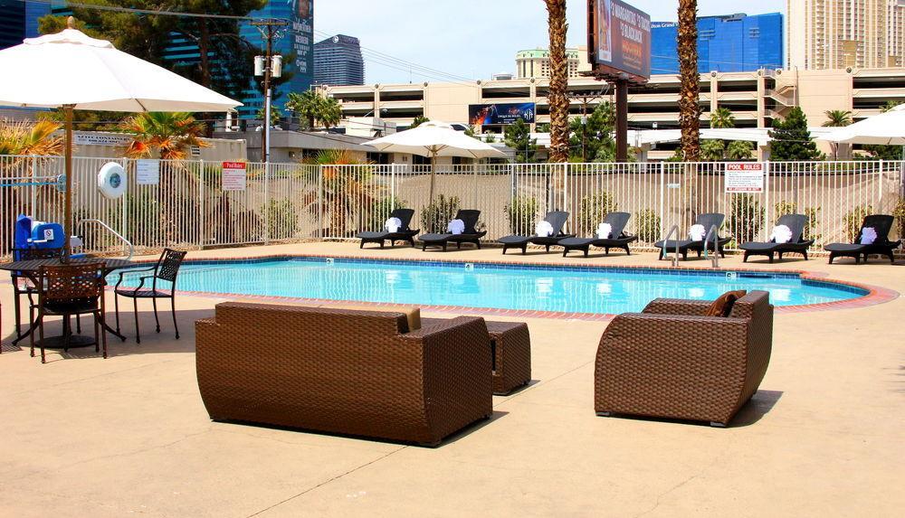 Howard Johnson By Wyndham Las Vegas Near The Strip Ngoại thất bức ảnh